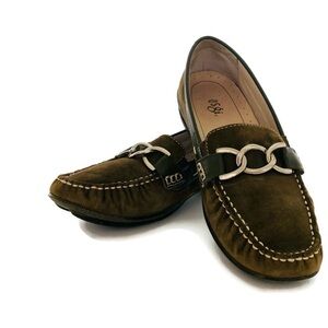 ASGI Leather Olive Green Classy Elegant Shoes size 7 Chain Loafers Flats